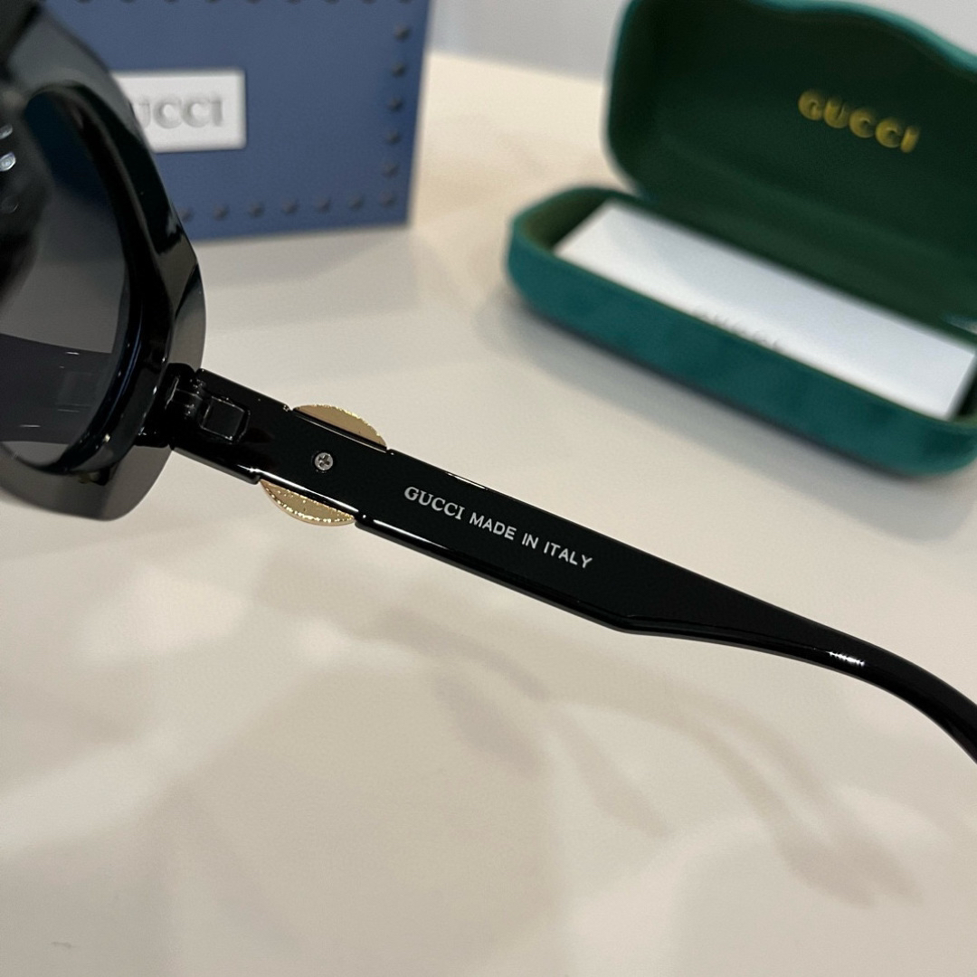 Gucci Round Frame Sunglasses
