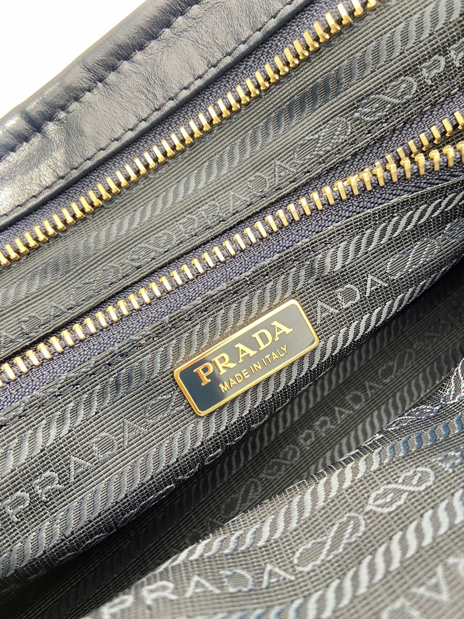 Prada lussolf waxed leather handbag 1BA426