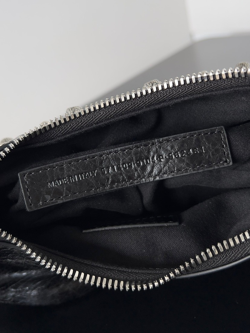 Balenciaga Le Cagole handbags