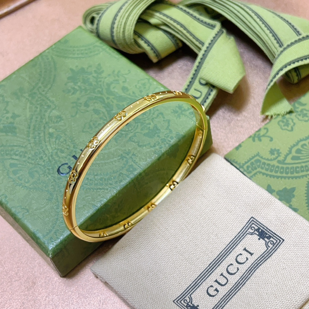 Gucci Thin Loop Engraved Gold Bracelet