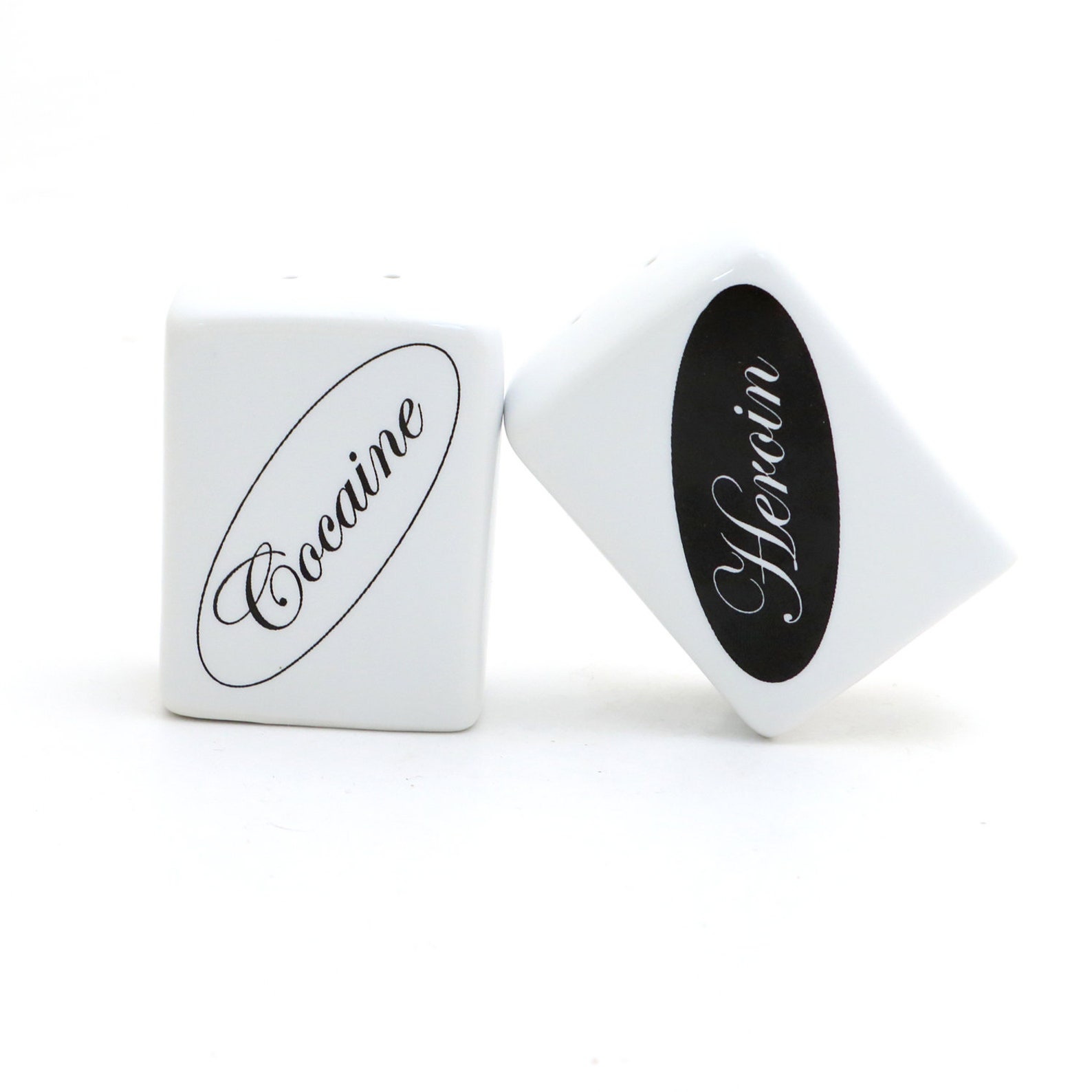 Funny salt and pepper shakers | Jaw-dropping gift