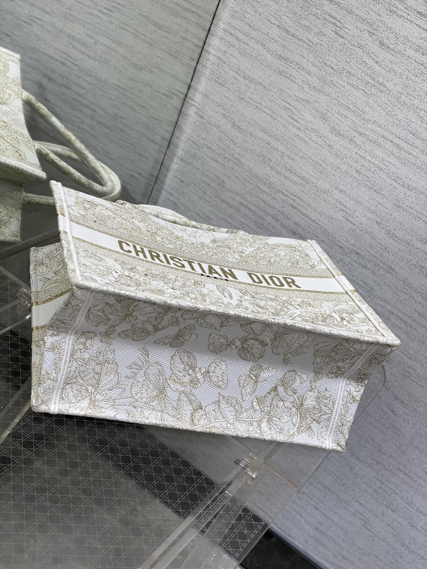 Dior embroidered tote bag medium