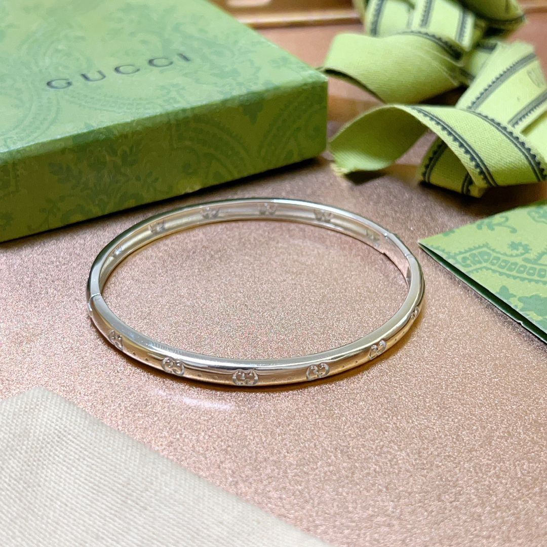 Gucci Thin Ring Engraved Silver Bracelet