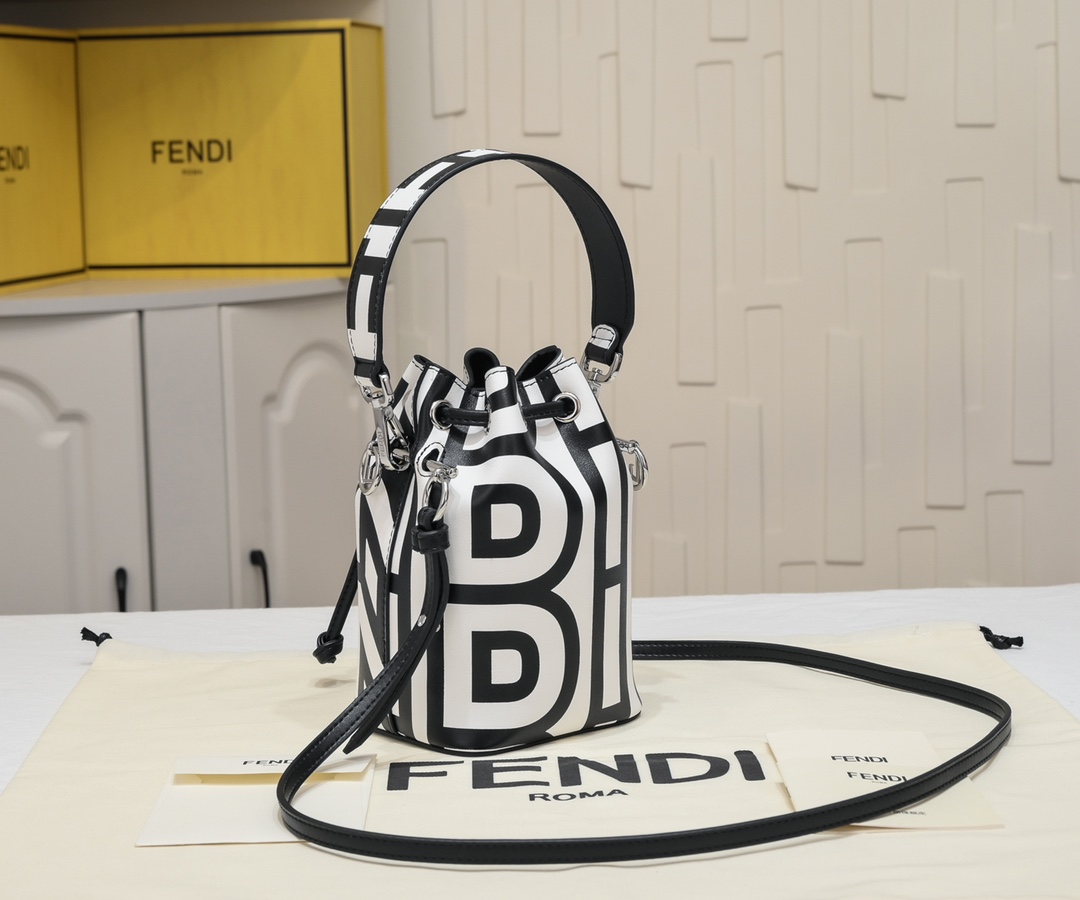 FENDI Mon Tresor Small Bucket Bag 8950