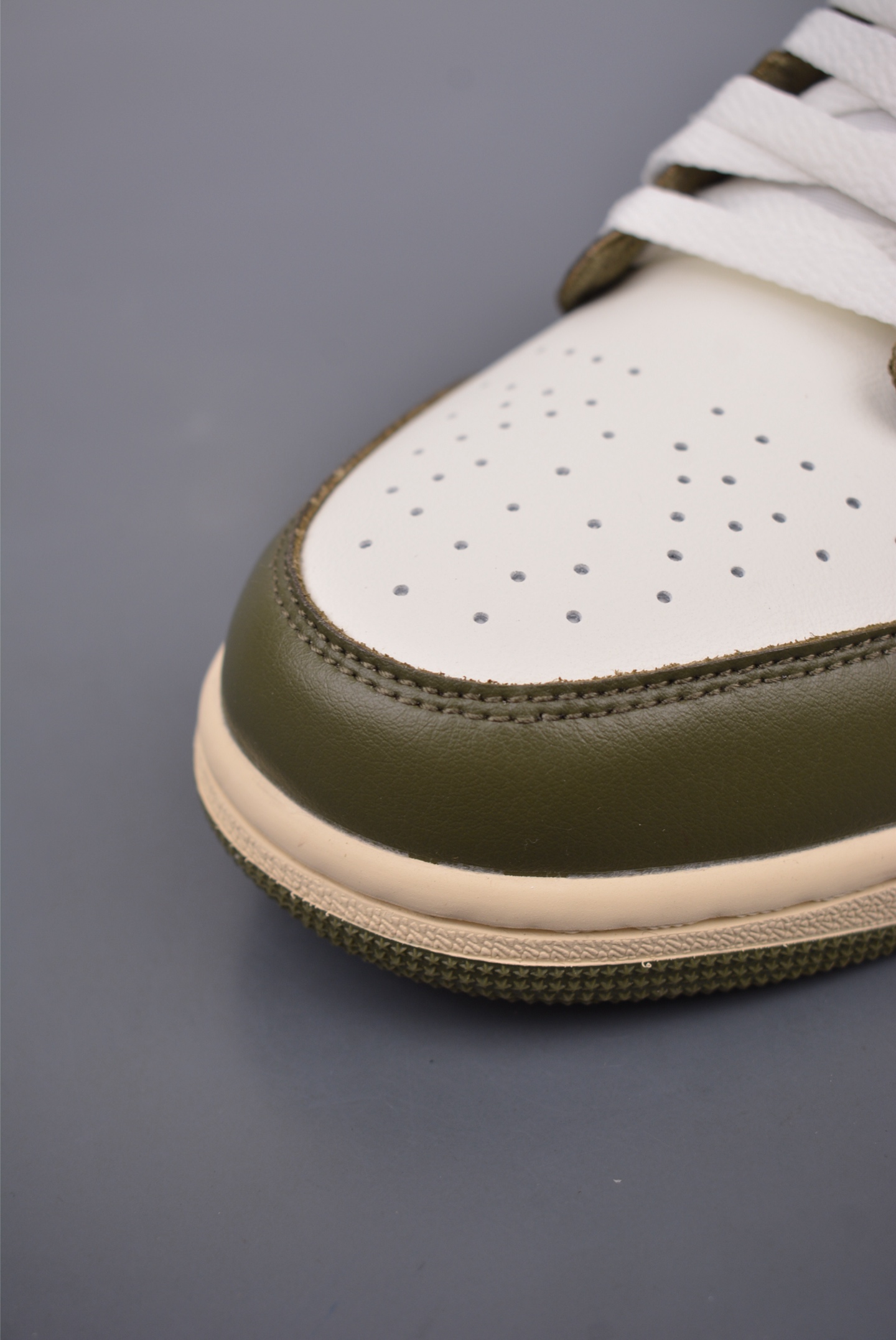 Nike Wmns Air Jordan 1 Low GS military green and white DC0774-122