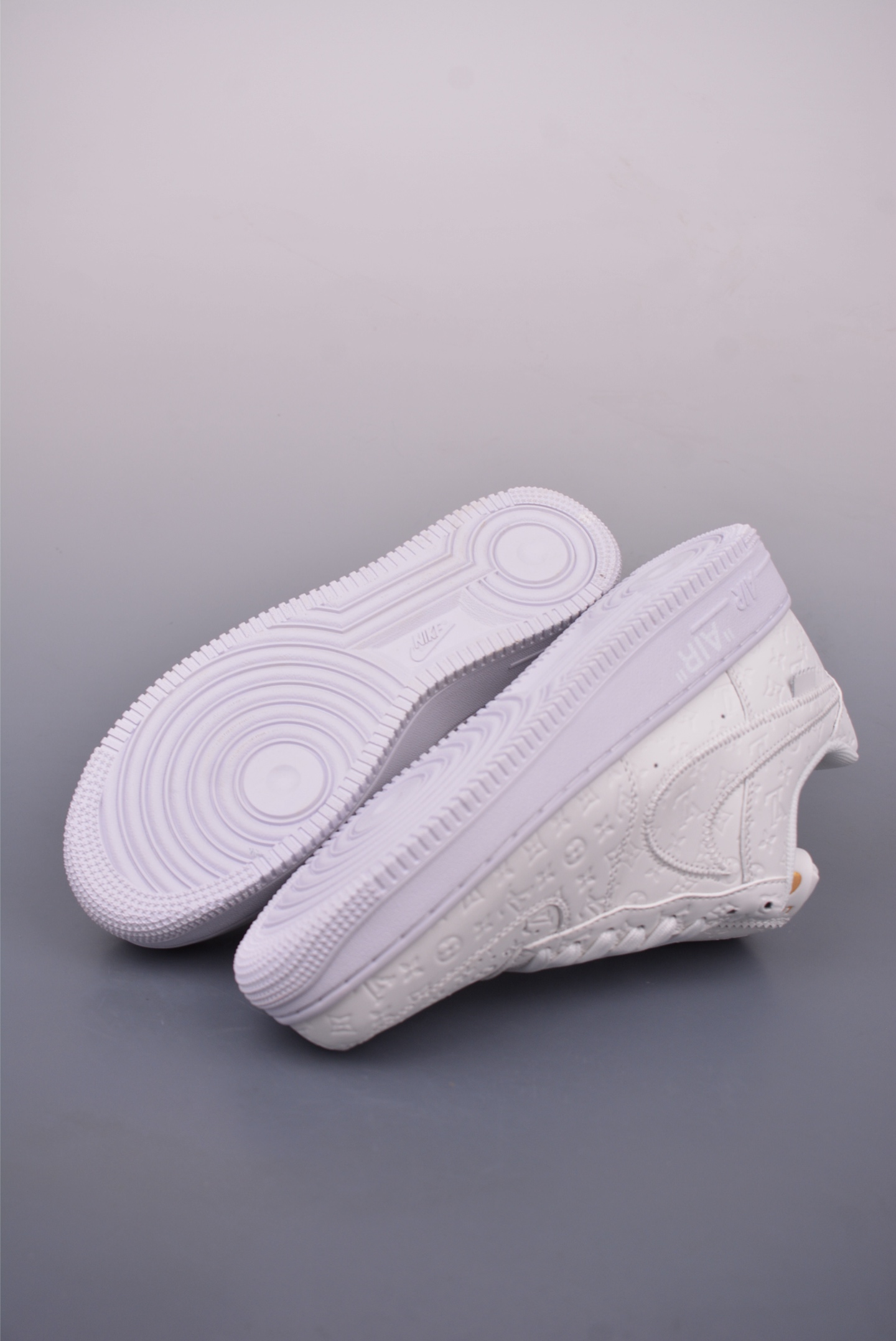 Louis Vuitton x Nike Air Force 1'07 LV8 Low 