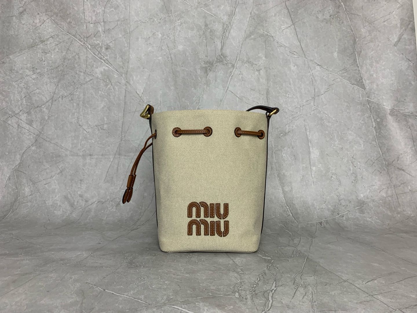 Miu Miu Bucket Bag 5BE090