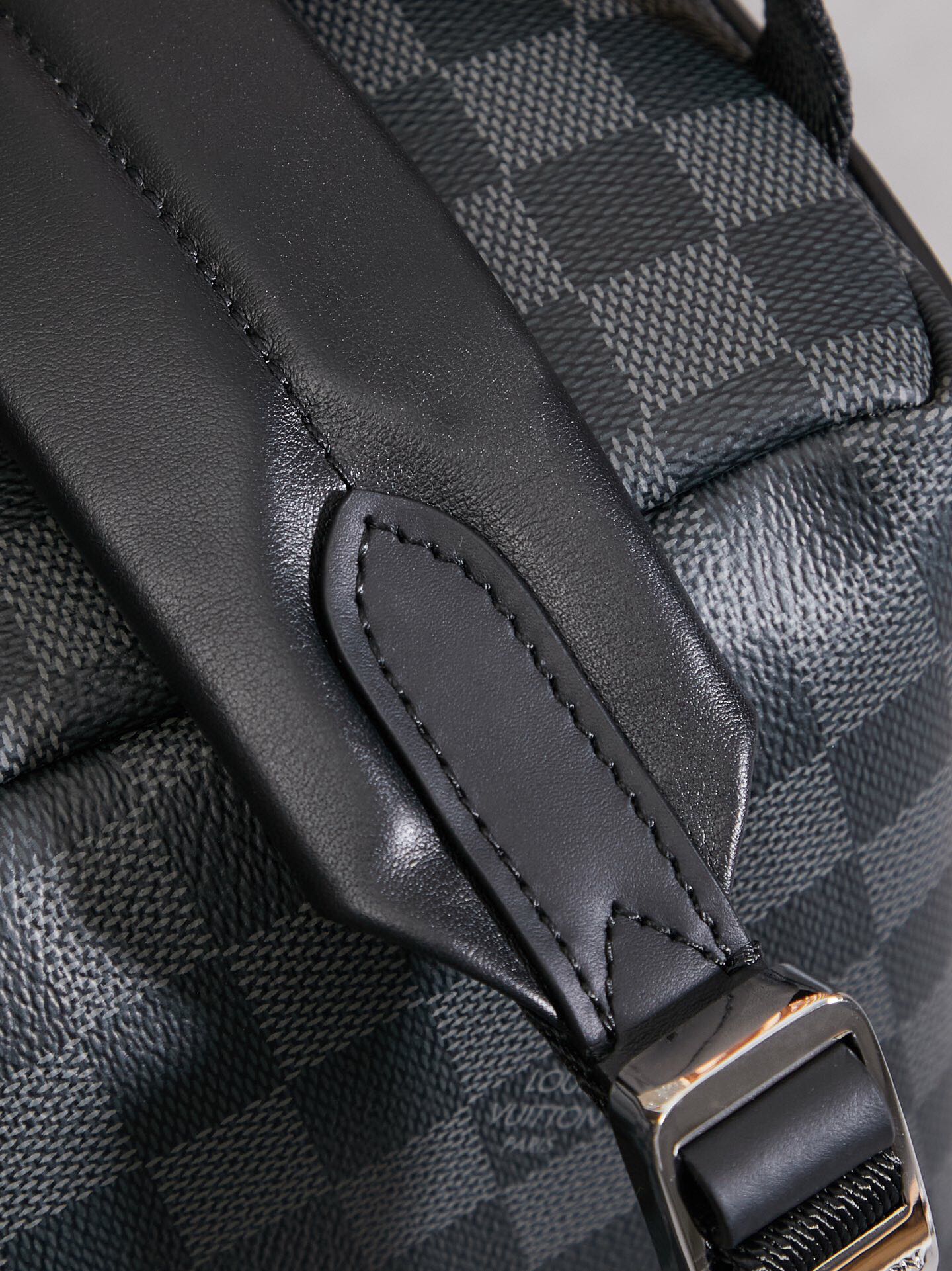 Louis Vuitton Discovery Backpack N40514