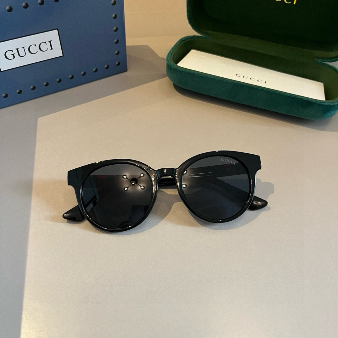Gucci Round Frame Sunglasses
