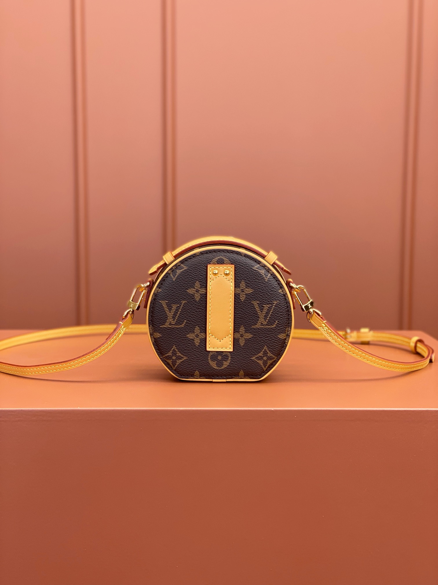 Louis Vuitton BOITE CHAPEAU Mini Bag M44699