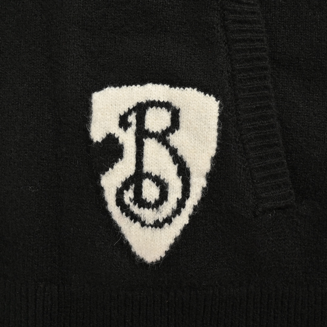 Burberry 24Fw B-line shield zip-up sweater jacket