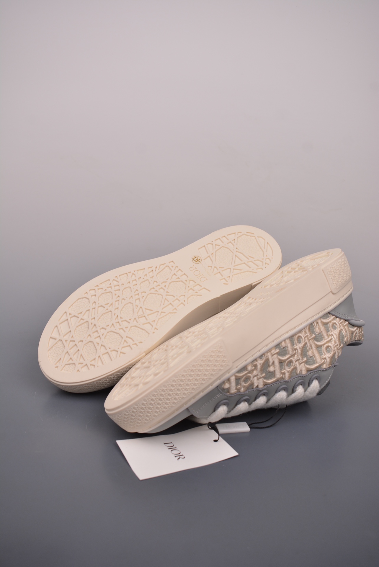 Dior B33 Low Top Sneakers Dior Gravity Off-White Embossed 3SN303ZYQ_H868