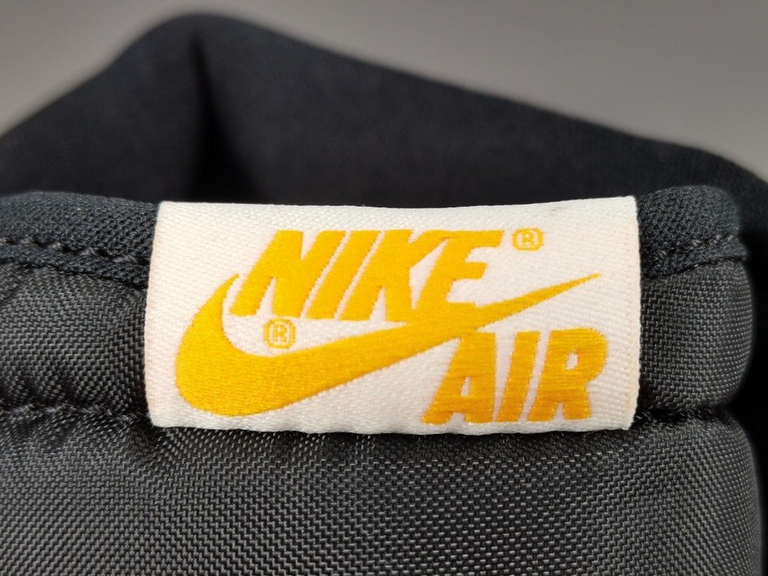 Nike Air Jordan 1 Retro High OGYellow Toe 555088-711