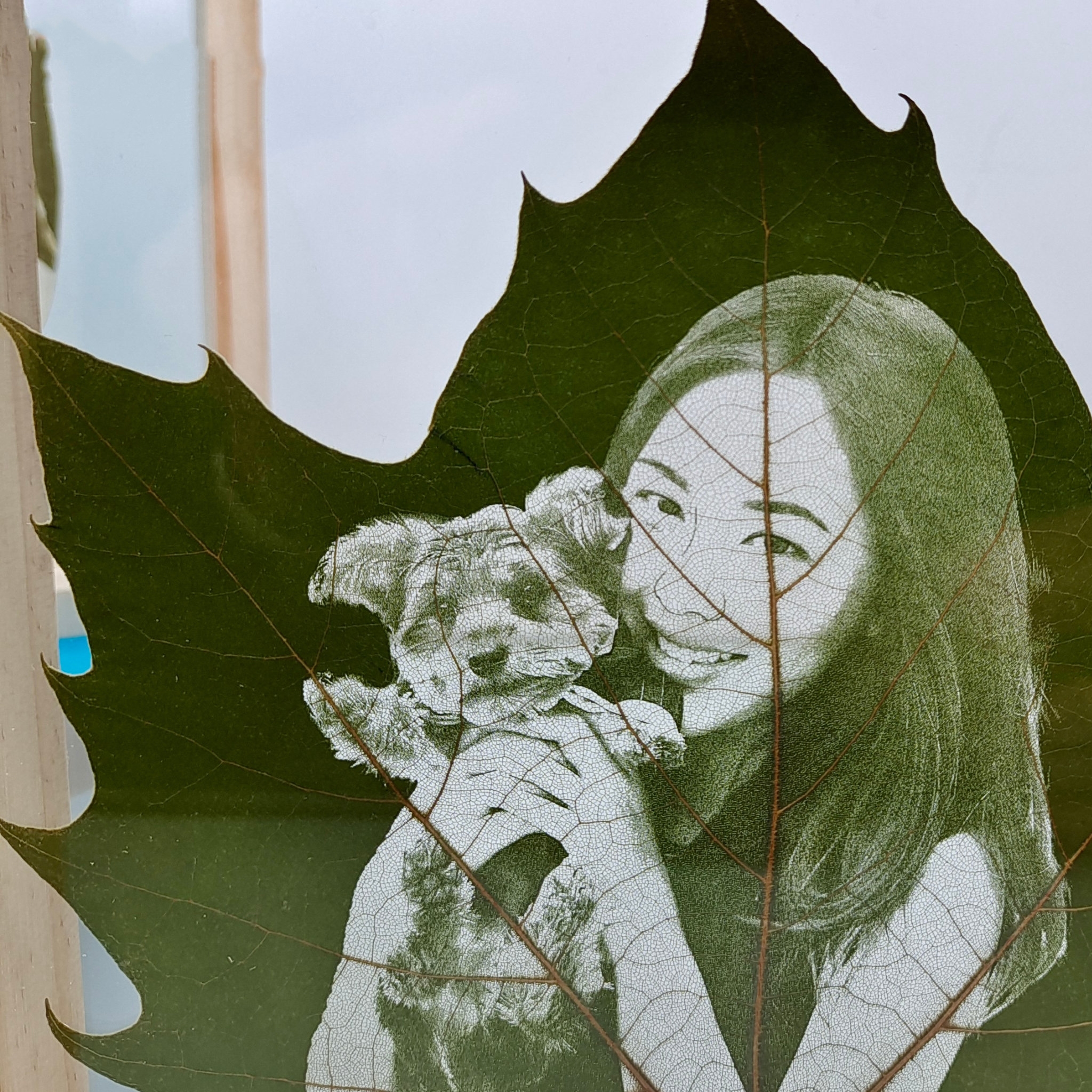Handmade Customized Leaf Carving Photos Art