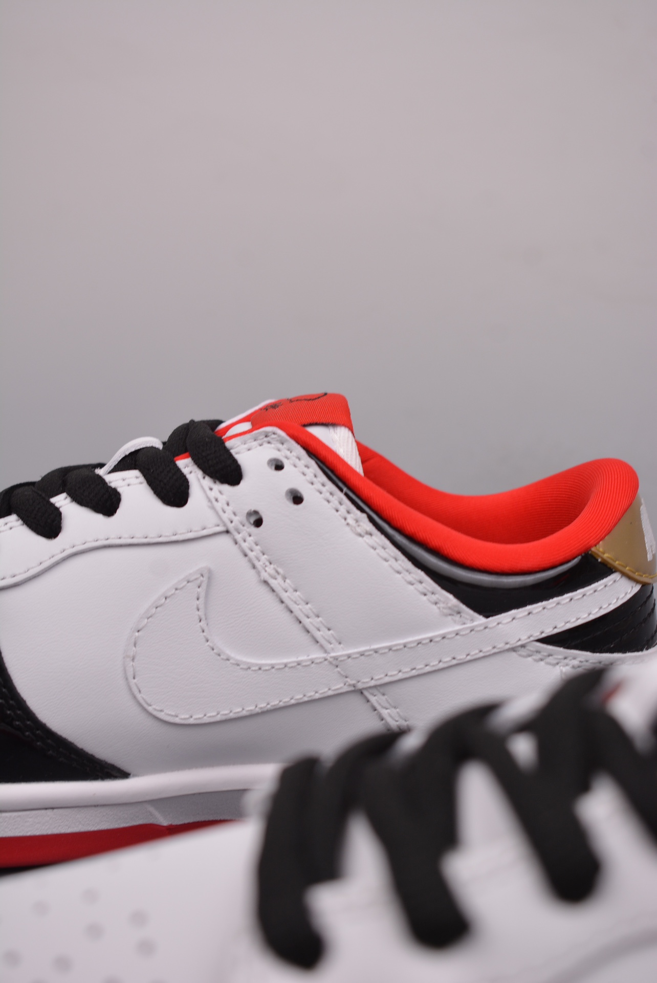 UNDEFEATED x Nike By You SB Dunk Low Retro black and white XB3802-349