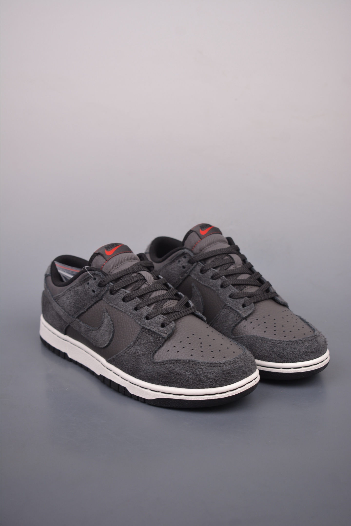 Nike SB Dunk Low Retro Sneakers Suede Black HF3145-001