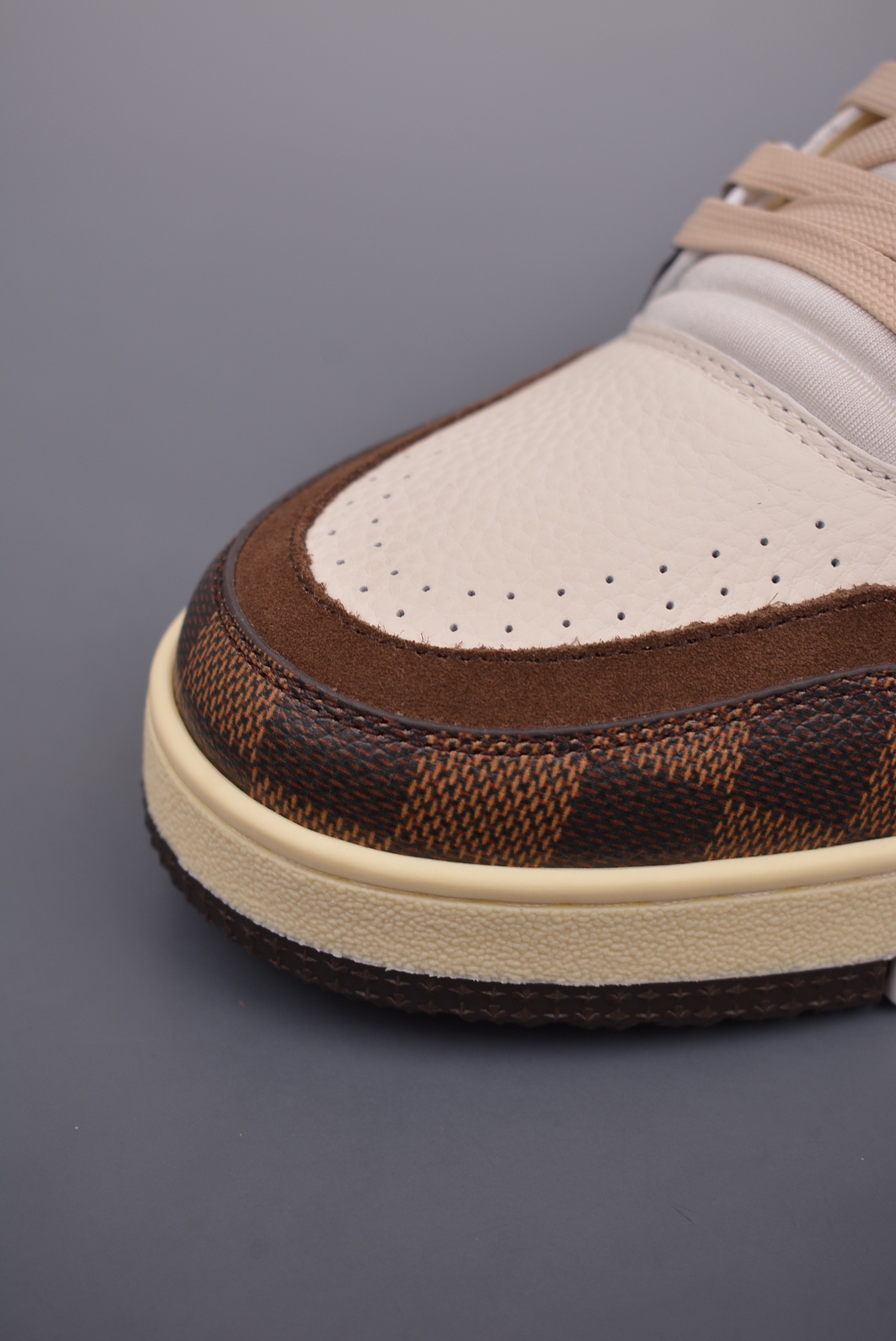 Louis Vuitton Trainer Sneaker Low Beige Dark Brown Plaid 1ACV5R