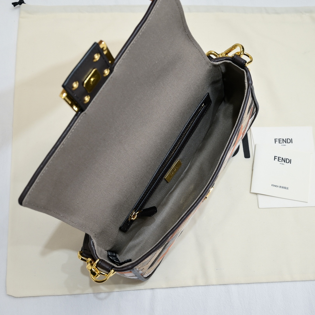 FENDI Baguette Shoulder Bag 1002