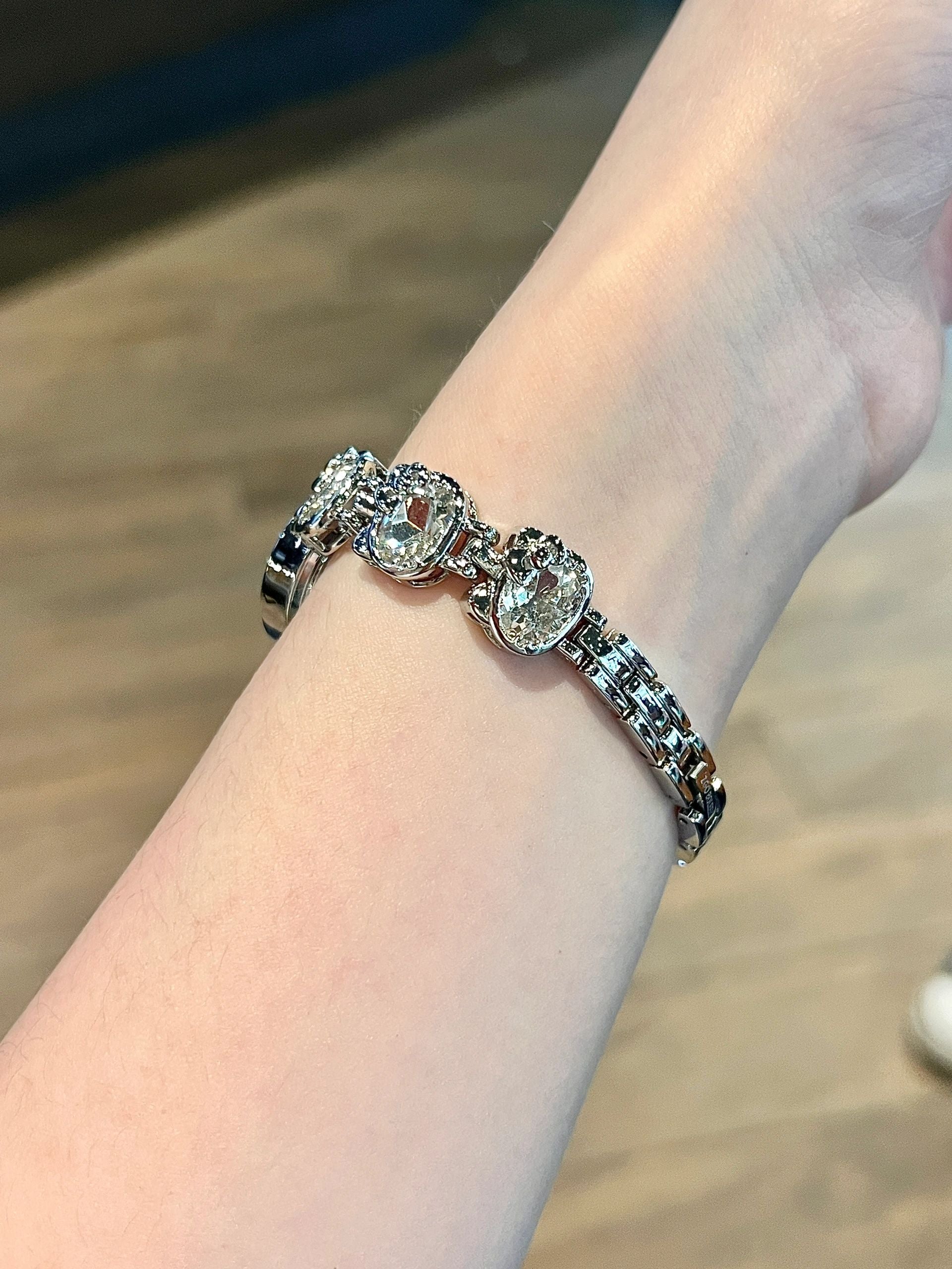 Hellokitty Clastyle Bracelet Watch Rhinestone Women Watch Gift for Her (25mm)