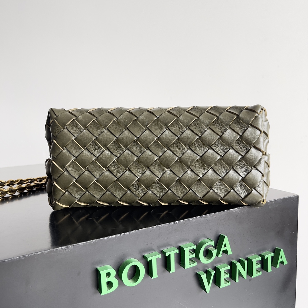 Bottega Veneta ANDIAMO Small Chain Bag 786008