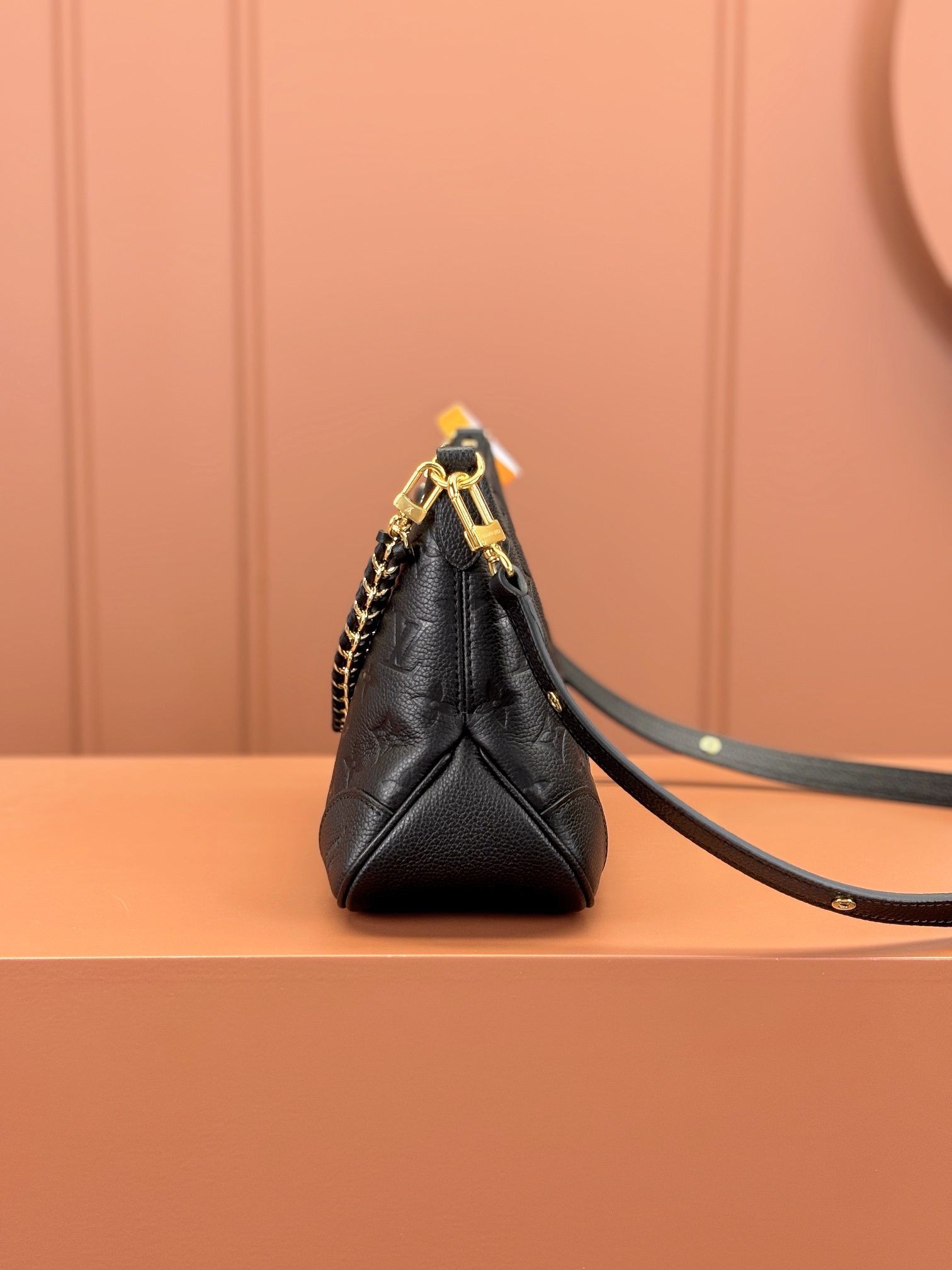 Louis Vuitton BOULOGNE handbag M12930