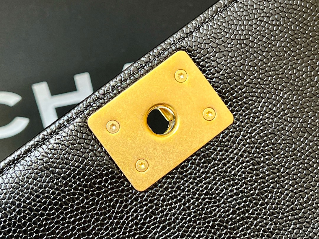 Chanel 22A Le mini boy bag 67364