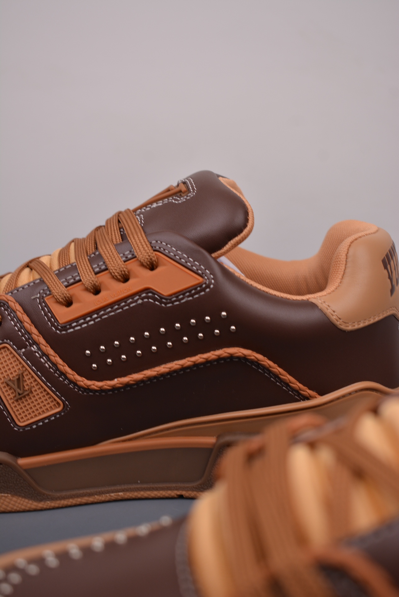 Louis Vuitton Trainer Sneaker Low Dark Brown Rivets 1AD7L7