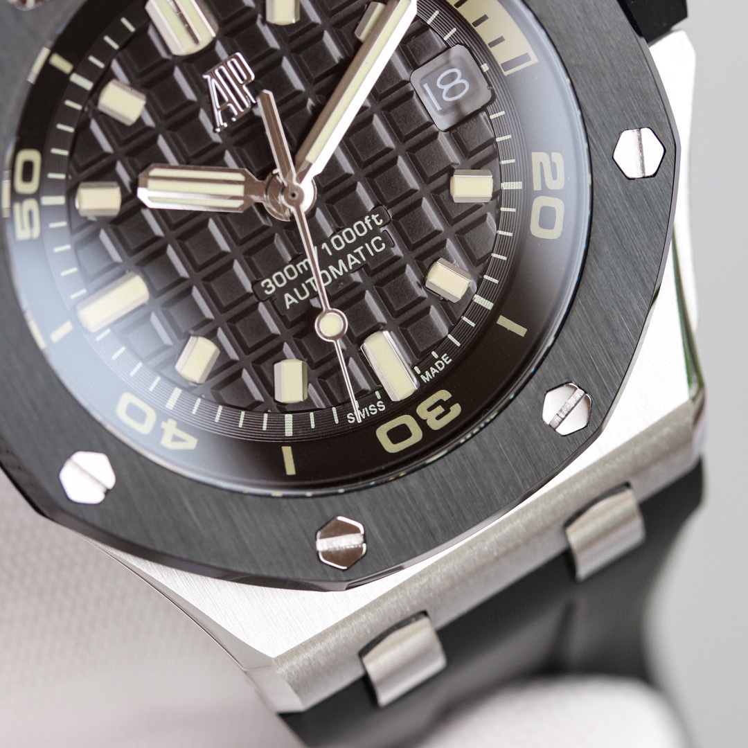 Audemars Piguet Royal Oak Offshore Series 15720CN.OO.A002CA.01