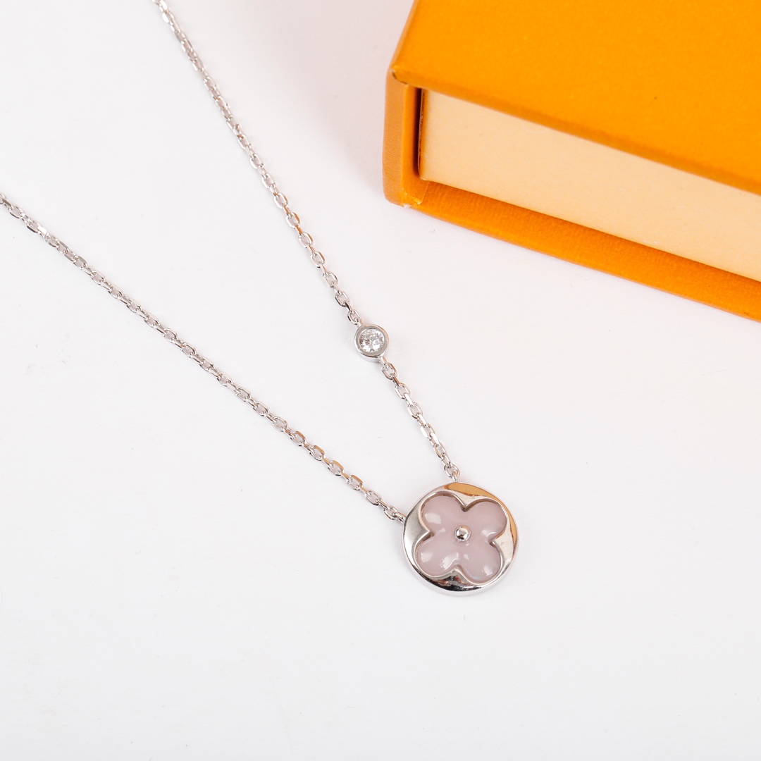 Louis Vuitton Agate Necklace