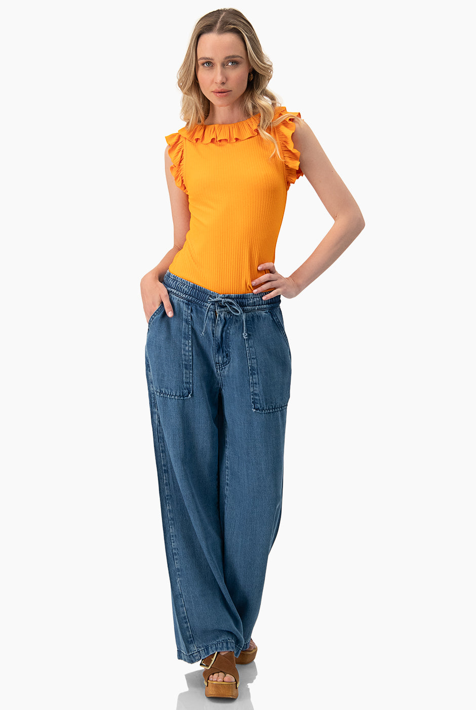 Jeans amplio con jareta
