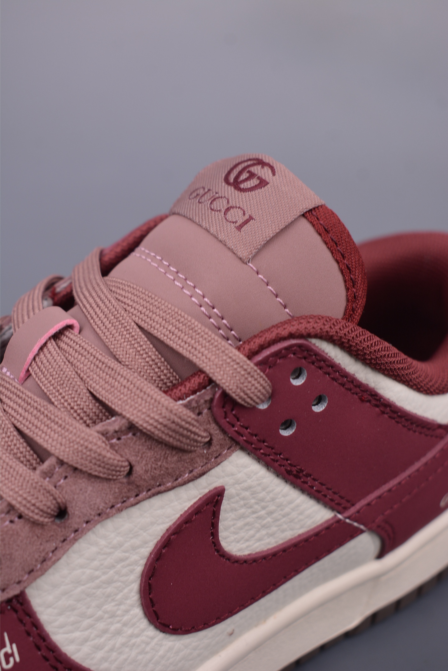 Gucci x Nike SB Dunk Low sneakers Wine Red and White XD1588-208