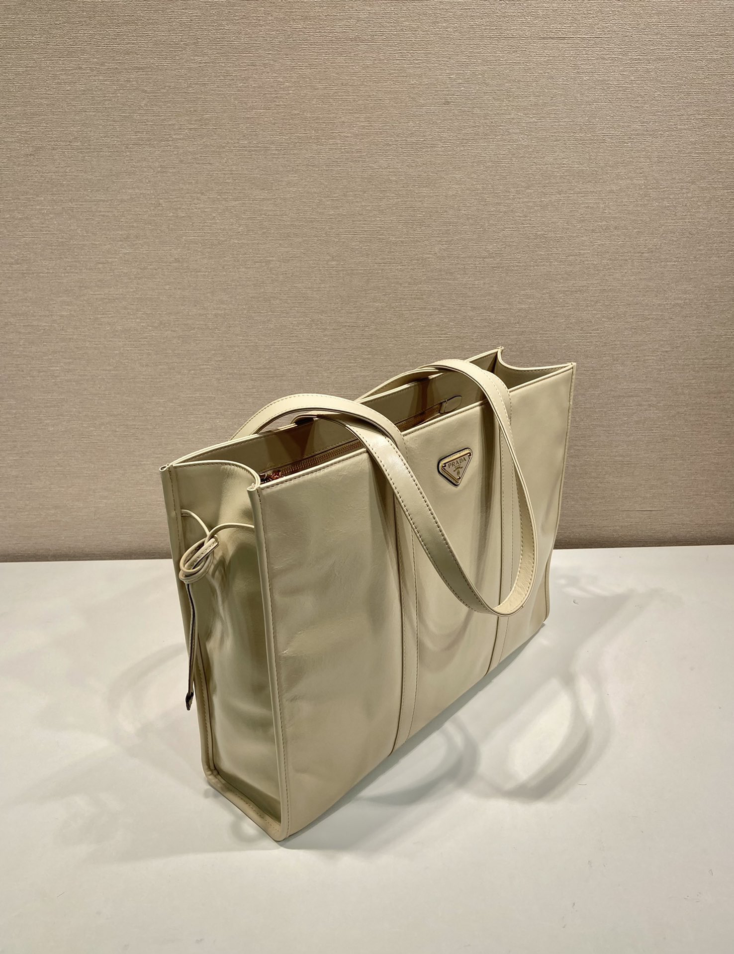 Prada waxed tote bag 1BG460