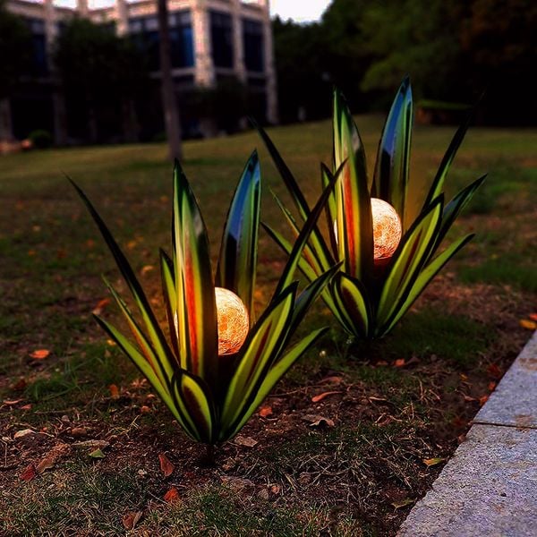 Last Day 70% OFF - 🌵Anti-rust Metal Led Tequila  Agave Plant-Perfect for garden
