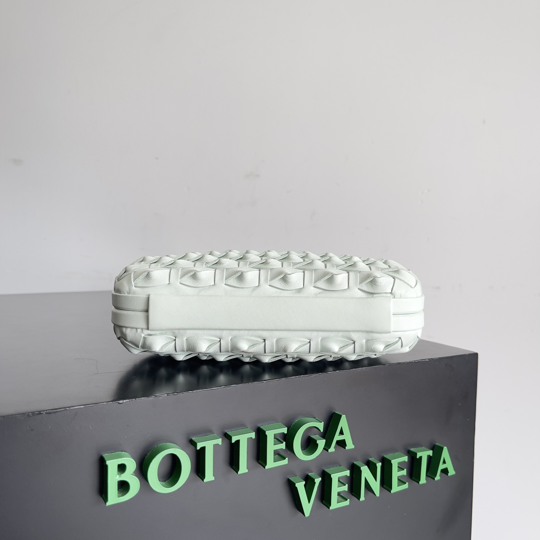 Bottega Veneta Knot woven evening bag 717622