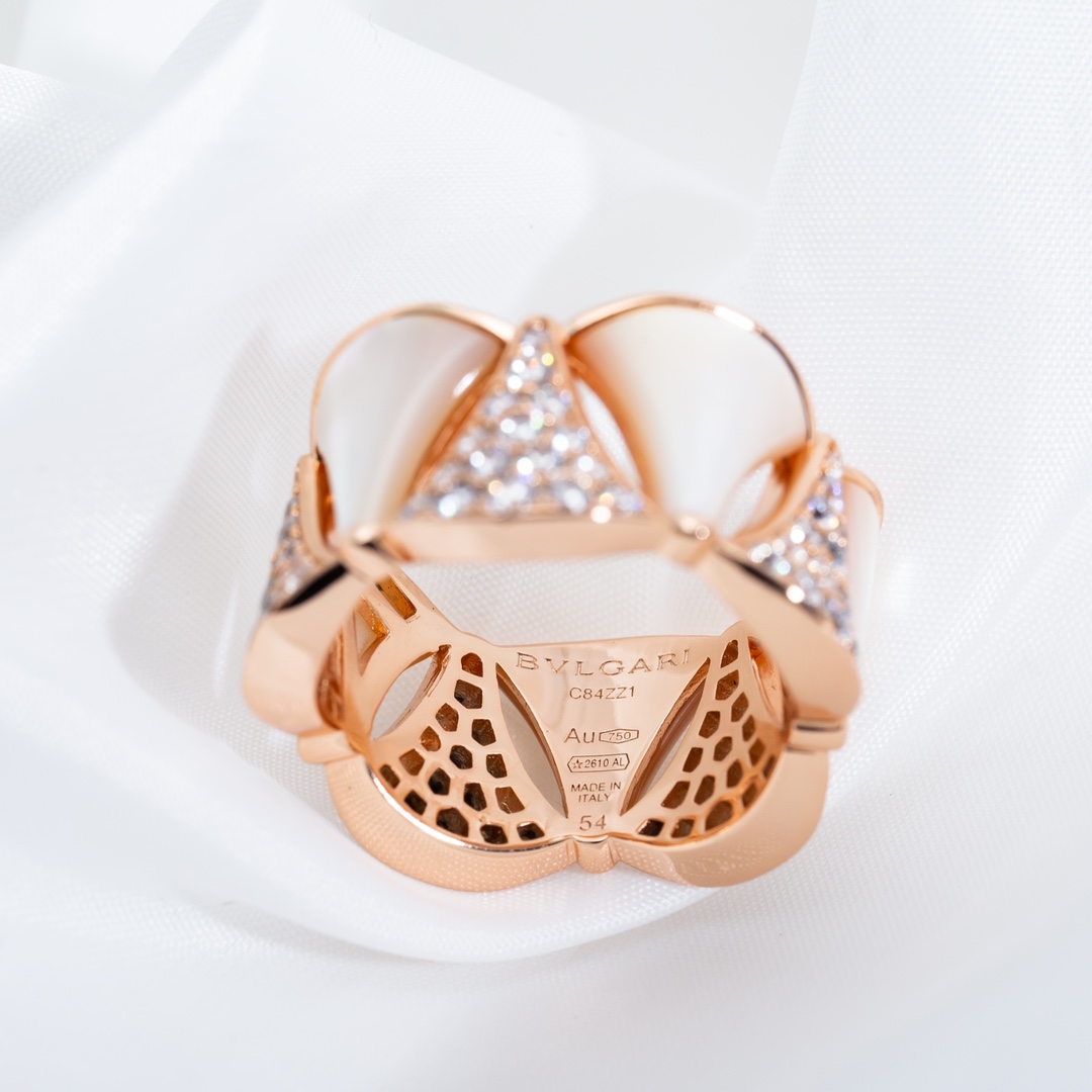 Bulgari Diva mica diamond ring