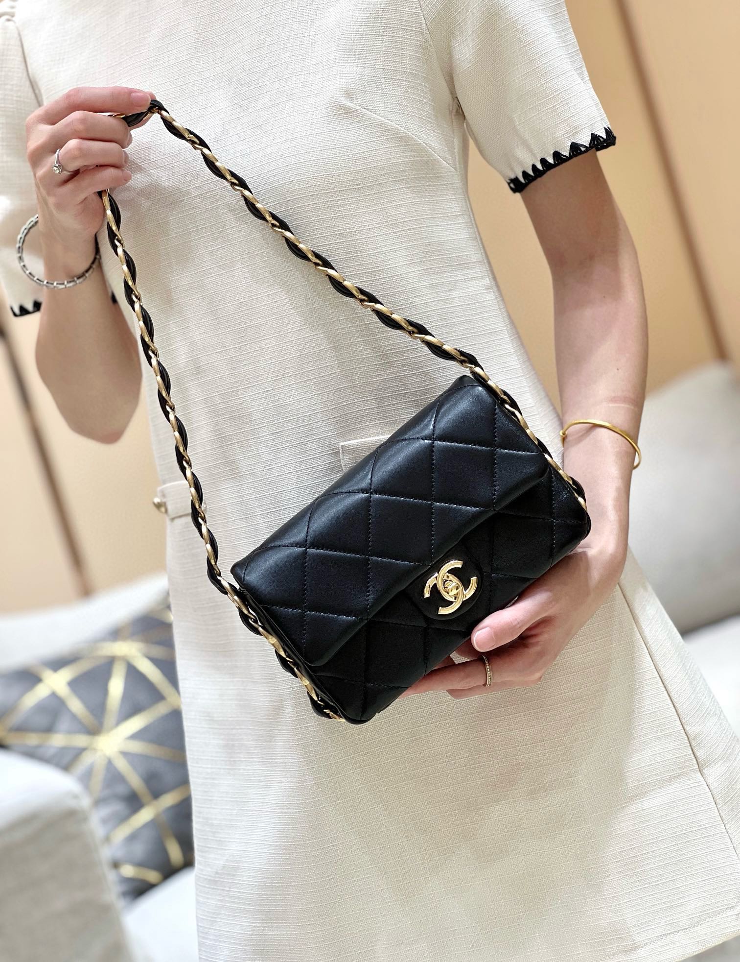 Chanel 24K Autumn and Winter Series Thick Chain Underarm Bag AS5174