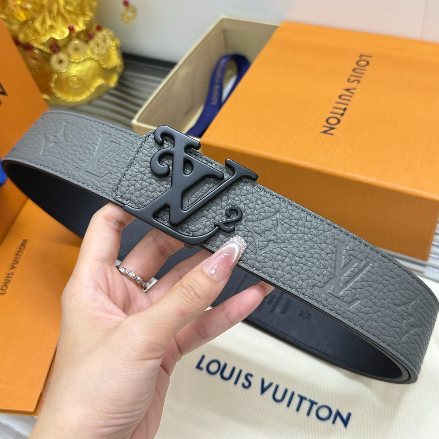Louis Vuitton Litchi Pattern Men's Double-Sided Belt 4CM Width