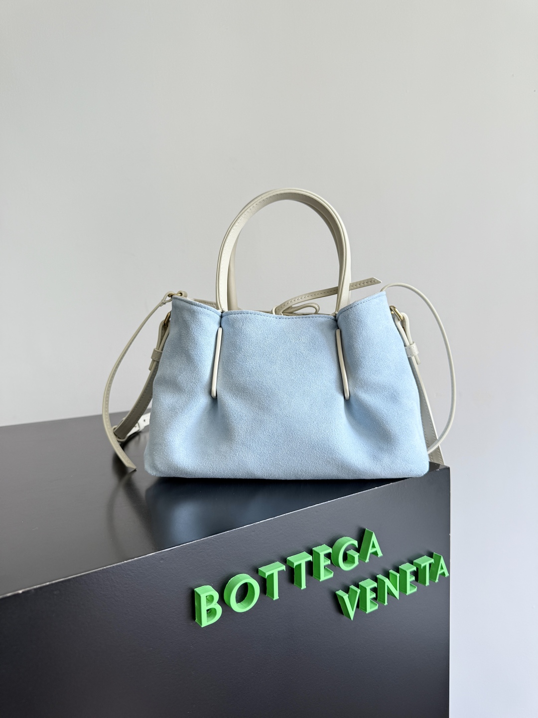 BOTTEGA VENETA 2025 PINACOTECA Small Bag 819004