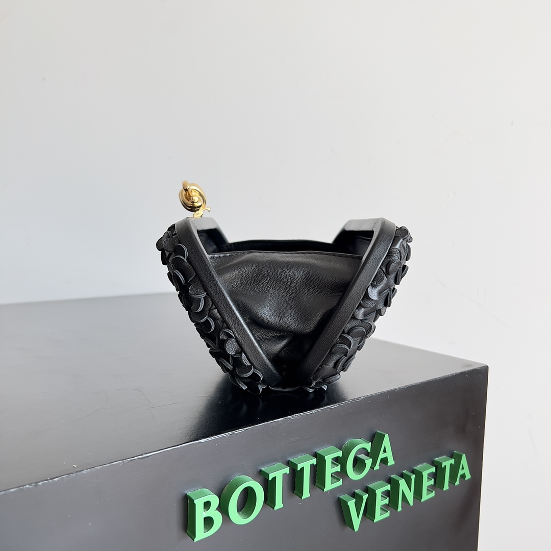 Bottega Veneta 24 Spring Fashion Petal Braided Evening Bag 717622