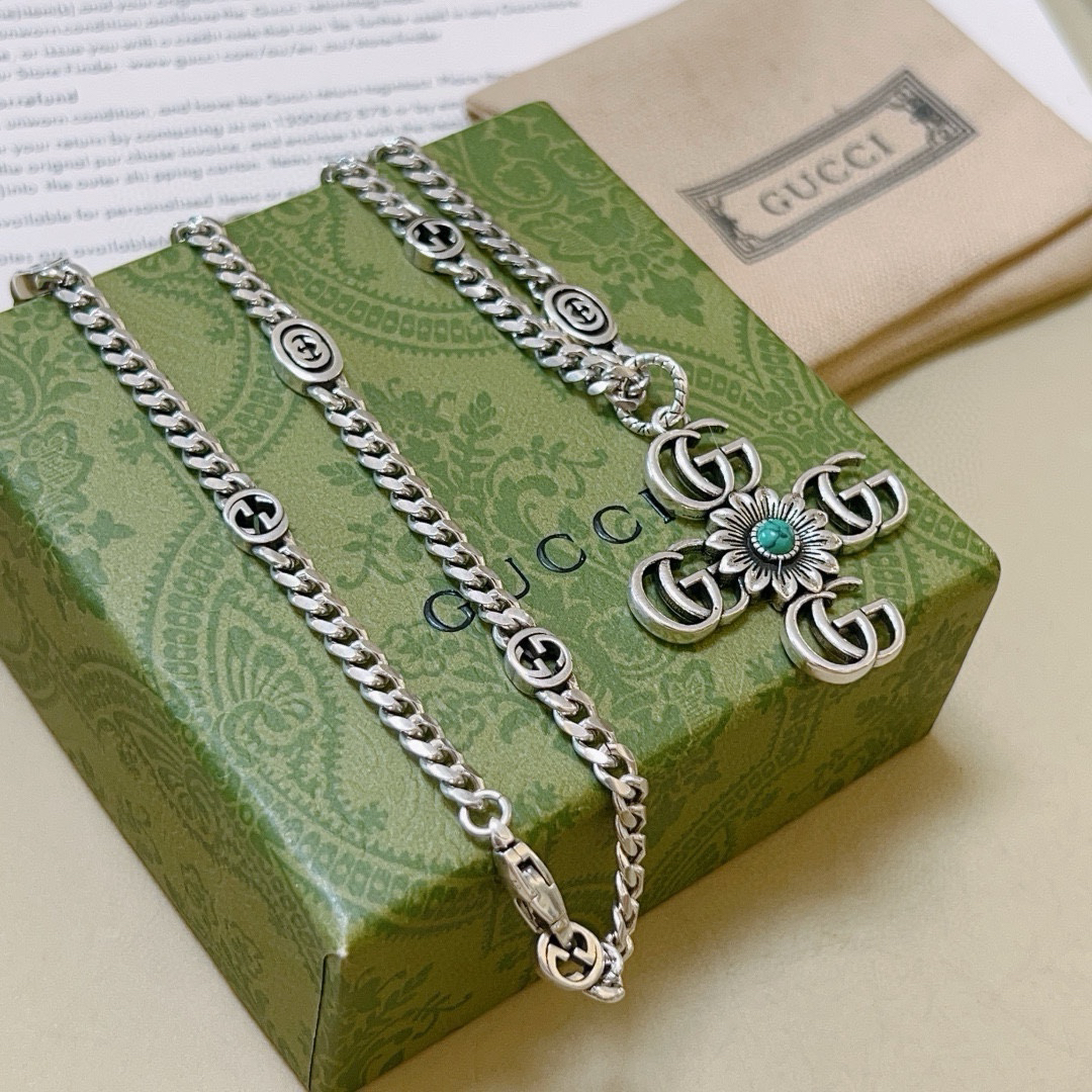 Gucci Anger Forest series cross GG chrysanthemum necklace