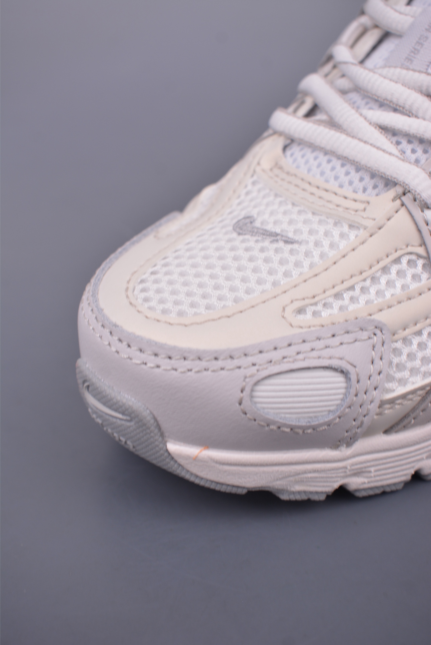 Nike Initiator Running Shoes White and Grey IF1756-100