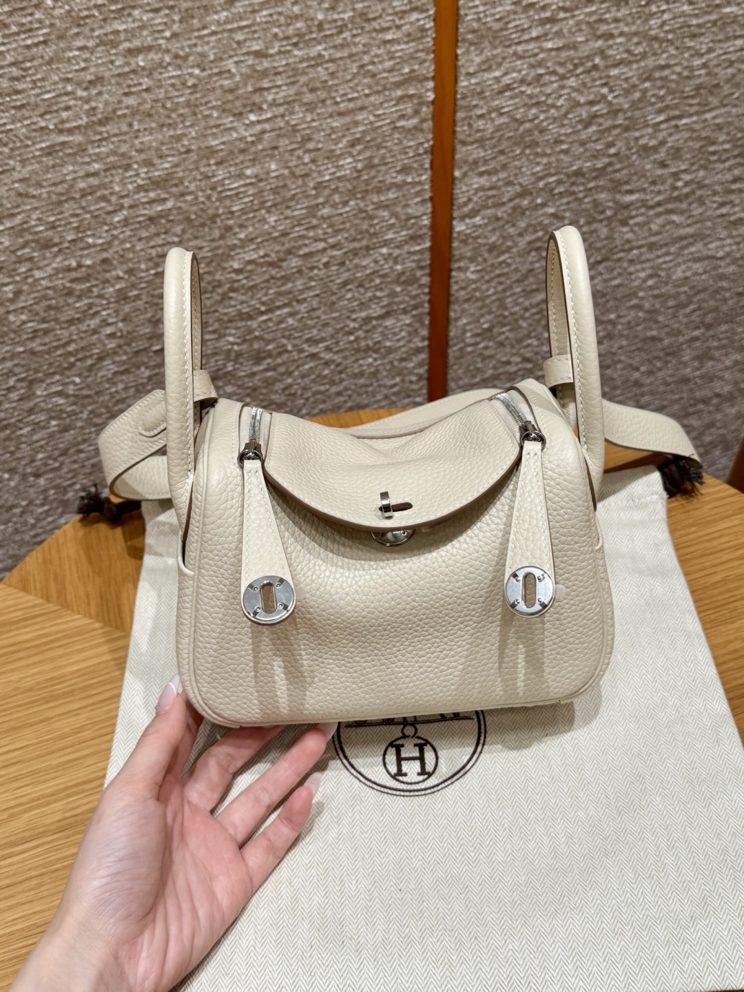 Hermès Mini Lindy 10Craie Handbag (Handmade to Order)