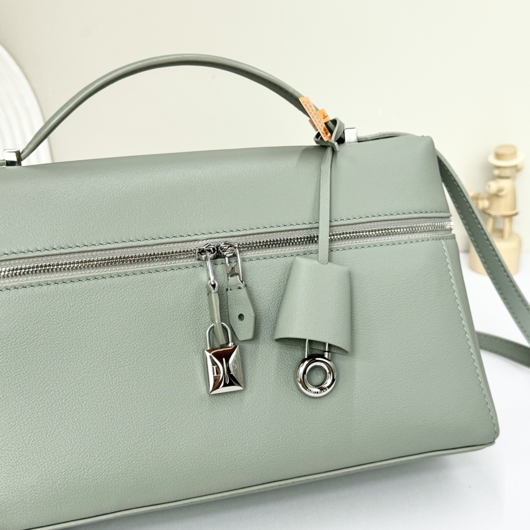 Loro Piana Extra Bag L27 Crossbody Bag FAO4759