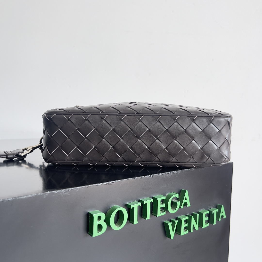 Bottega Veneta INTRECCIATO woven wristlet clutch 777390