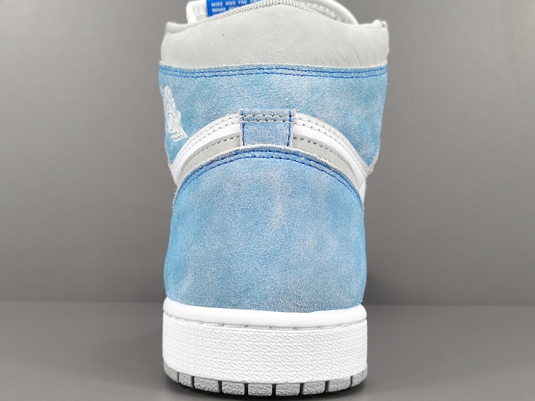 Air Jordan 1 Retro High OG Hyper Royal 555088-402