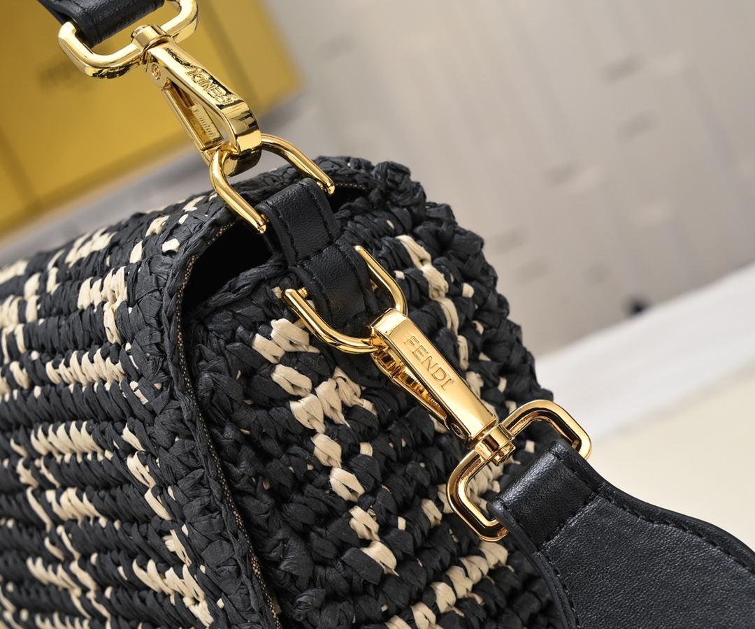 FENDI Baguette woven handbag 3358