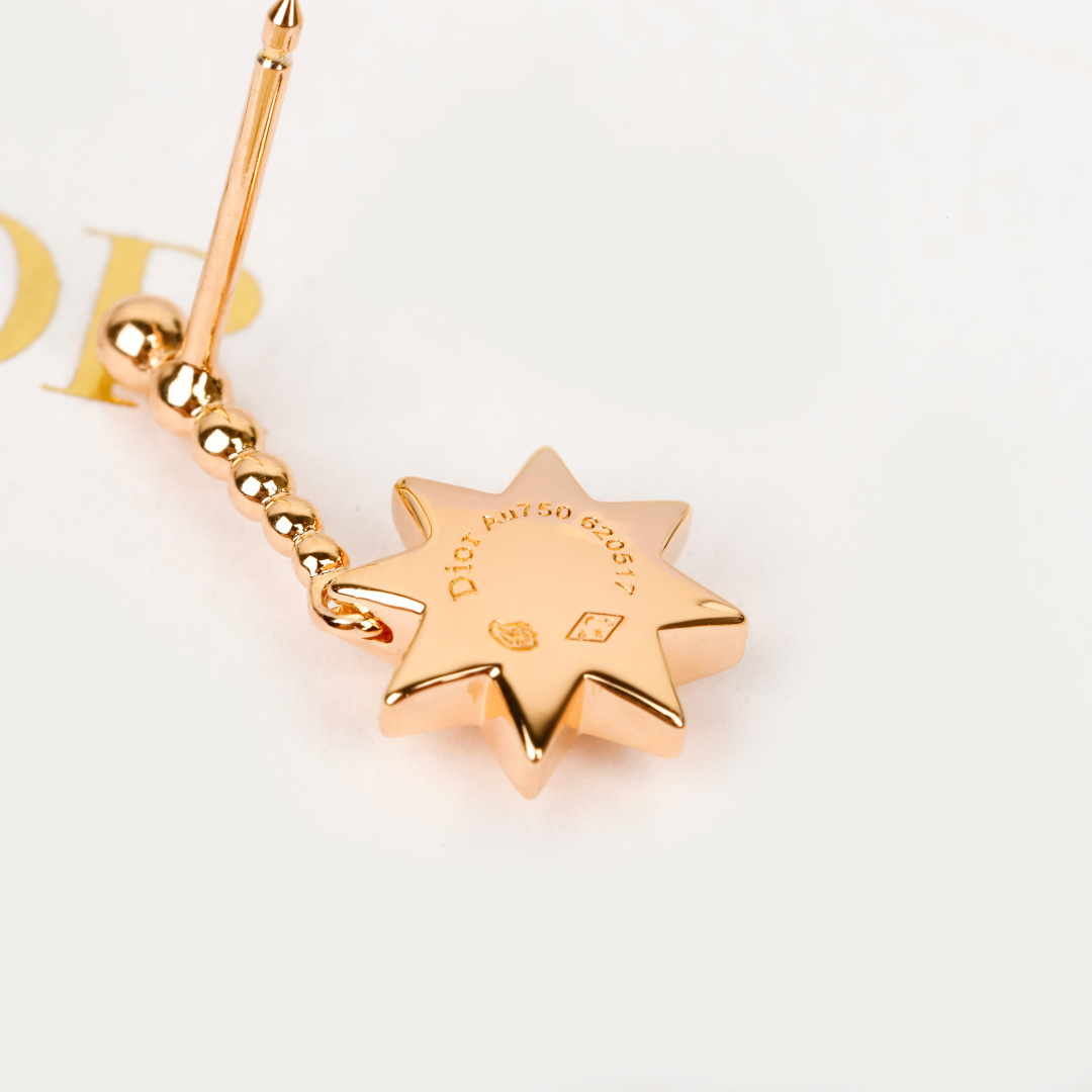 Dior eight-pointed star pendant earrings