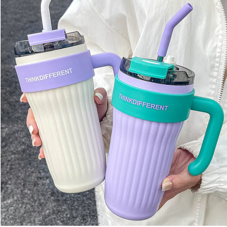 High-value, minimalist American-style handle mug with large capacity and dual-use stainless steel lid.