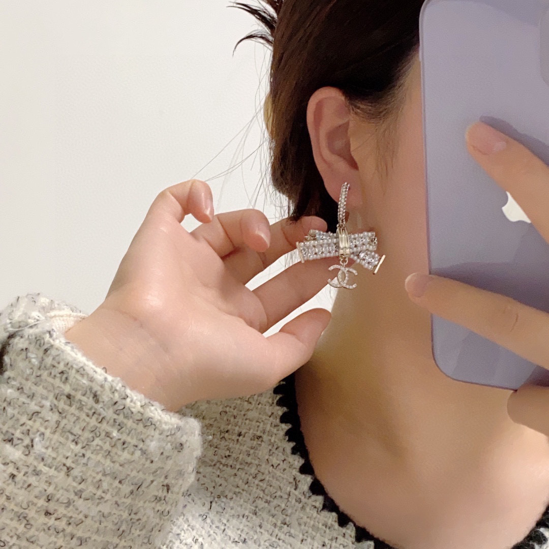 Chanel full diamond pearl bow