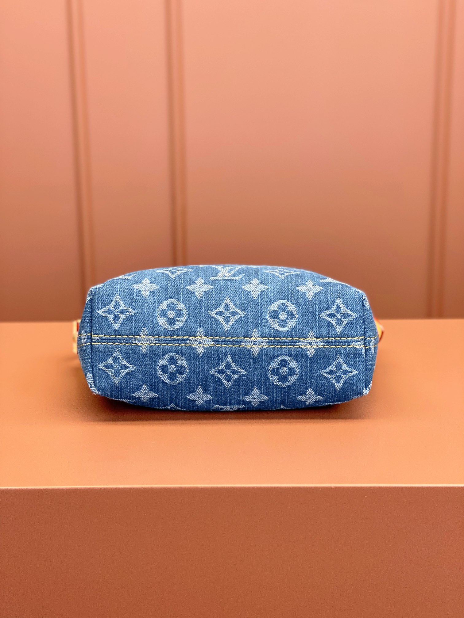 Louis Vuitton HILLS POCHETTE Clutch M82949